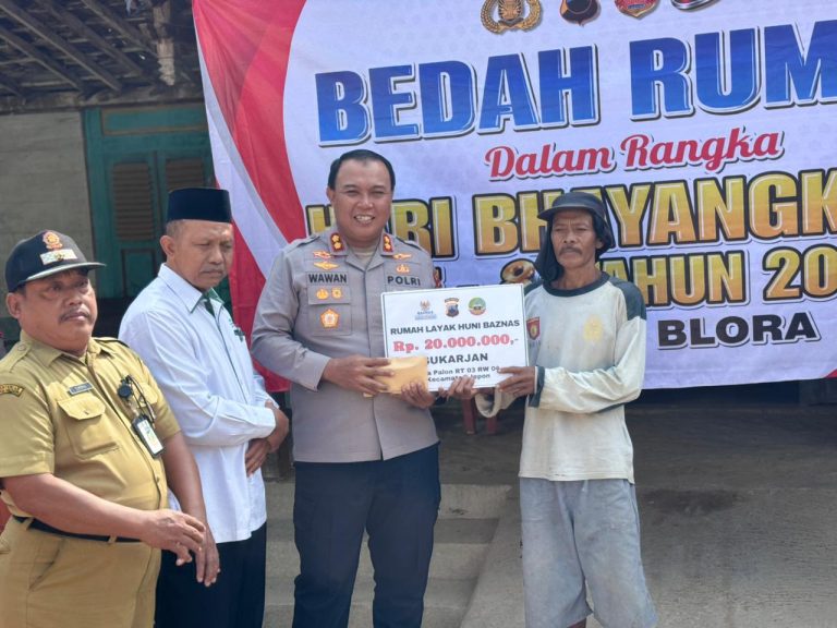 Sambut HUT Bhayangkara Ke-80, Polres Blora Bedah 3 Rumah Warga Kurang Mampu