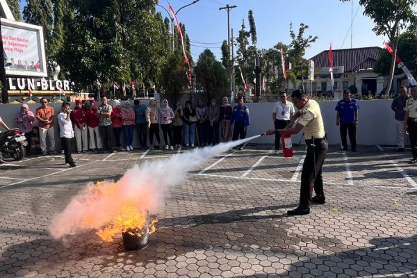 Pelatihan Tanggap Darurat BRI, simulasi Terjadinya kebakaran di Kantor Cabang BRI Blora