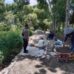 Pastikan Pembangunan Tepat Sasaran, Bhabinkamtibmas Ngawen Kawal Proyek Jalan Desa Bradag