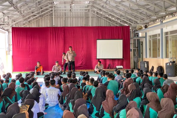 Cegah Perundungan, Satbinmas Polres Blora Gelar Penyuluhan REDAWAN di SMP N 1 Tunjungan