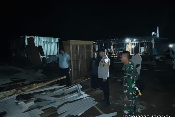 Diterjang Puting Beliung, Bangunan Tempat Usaha Mebel di Banjarejo Blora Roboh, Kerugian Capai Rp 10 Juta